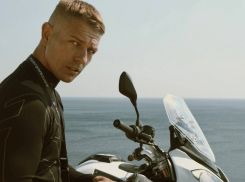 «За мужчину говорят не слова, а поступки»: милых дам поздравляет административный руководитель  мотошколы «GTmoto» Роман Стародубцев 