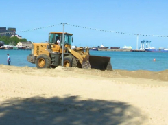 Уборка защитного вала - не значит открытие пляжа: почему в Анапе исчезают «бугры»