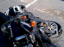 В ДТП пострадал юный мотоциклист: он врезался в «Лексус»