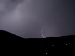 Салютом встретили грозу новороссийцы