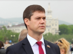 Депутат ЗСК Сергей Алтухов поздравляет десантников Новороссийска с Днем ВДВ 