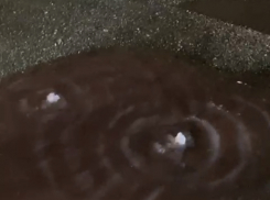 Грунтовые воды или красная жижа: что сливается из ливневок в озеро Абрау