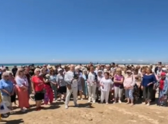 «4000 тонн отравы!»: в Анапе требуют извлечь обломки мазутных танкеров из Черного моря немедленно