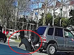 Водитель сдавал назад и сбил бабушку в Новороссийске 