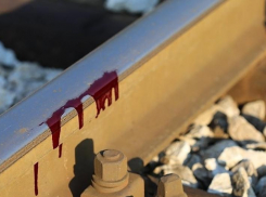 Поезд по пути в Новороссийск насмерть сбил мужчину