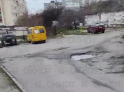 «Хорошие ямы», - житель Новороссийска «похвалил» городские дороги