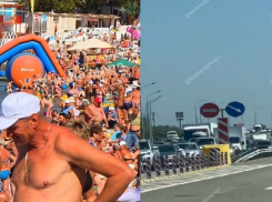 Туристов у Черного моря всё еще много: на М-4 «Дон» образовалась пробка