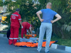 Без прав и по «встречке»: под колеса автомобиля угодил мотоциклист. Подробности аварии в Новороссийске