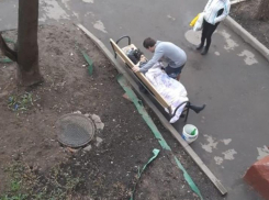 Привезли домой и бросили умирать на лавочке: адвокат из Новороссийска прокомментировал поступок московских соц. работников