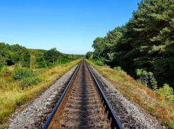 Поезд, следовавший в Новороссийск, был задержан из-за диверсии на ЖД путях