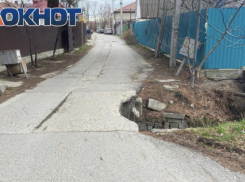 Хлипкий мост в Цемдолине власти пообещали скоро починить 