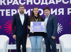 Студентка из Новороссийска получила деньги на установку памятной плиты на Братскую могилу 