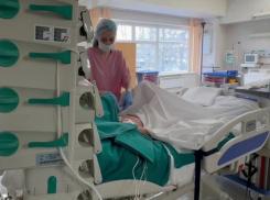 Пластическая операция длилась 14 часов: что сейчас с мальчиком из Сочи, которому хаски откусили лицо