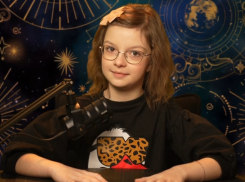 Юная Элина Токарчук поведала, какой цветок соответствует сегодня каждому знаку зодиака