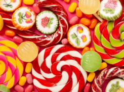 Прировнять сладости к алкоголю и табаку предложил эксперт