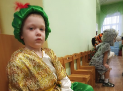 Султану Николаю не нужно три жены. Ему бы подарки под елкой 