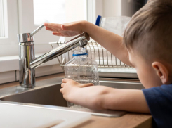 Новороссийцы ждут воду: кто-то горячую, а кто-то хоть какую-то