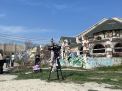 «Экстрасенсы разгадывали тайну заброшенного коттеджа?»: новороссийцы побывали на съёмках популярного шоу