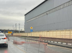 Новороссийцы возмущены: ремонт дороги бросили, оставив торчать арматуру