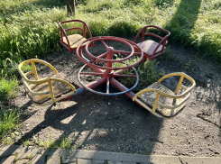 Грустное новороссийское детство: на площадке разруха и маргиналы