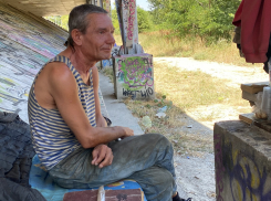 Главное испытание — насмешки и презрение: бездомный из Новороссийска о своей жизни
