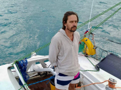 «Он герой!»: пропавший в Тихом океане Виталий Елагин подал знак 