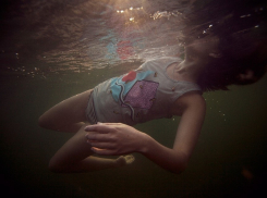 Девочка 6 лет едва не утонула возле мемориала в Новороссийске