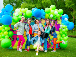 Назад в 90-е: прекрасную половину Новороссийска приглашают на игры разума