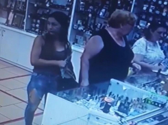Воровка обчистила сумку женщины в одном из магазинов Новороссийска 