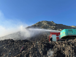 Прошел месяц: в Новороссийске потушили пожар на мусорном полигоне 