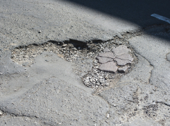 Размер ям – 60 сантиметров: новороссийцы требуют отремонтировать дорогу в кратчайшие сроки