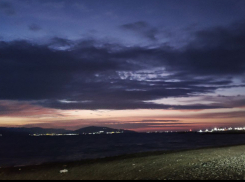 Мощная атака БПЛА в Новороссийске: разрушения в домах, есть раненые