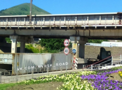 В Новороссийске грузовик не вошел в поворот