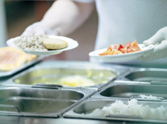 «Понятия не имеет, что такое нормы СанПиН»: история о поставщике горячего питания в больницы Новороссийска 