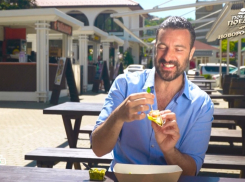 Итальянец Федерико Арнальди оценил еду в Новороссийске: улиточное мороженое, тако и многое другое 