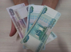 Россиянам посоветовали носить с собой наличные