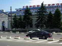 Сколько стоит постоять в Новороссийске возле ж/д вокзала