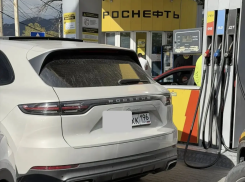 Наглость на АЗС:  водитель Porsche решил, что правила не для него