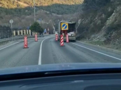 На выезде из Новороссийска ведутся дорожные работы – будьте осторожны 