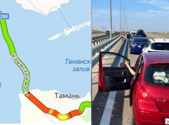 Пробка уходит за горизонт: вторые сутки у Крымского моста огромная очередь