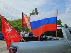 По машинам! В Новороссийске прошёл масштабный «Бессмертный автополк»