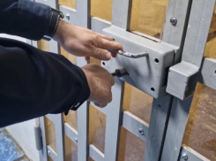 Забрал зарплаты коллег себе и потратил: в Новороссийске обвиняют в мошенничестве охранника
