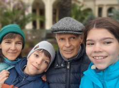 «Нет ничего важнее любви!», - 90-летний писатель из Новороссийска о СВО, родном городе и истинной любви
