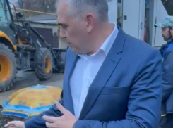 Ремонт затягивается: погода в Новороссийске испортилась и мешает замене трубы на сетях водоснабжения