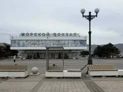 На набережной Новороссийска появятся новые скамейки и урны