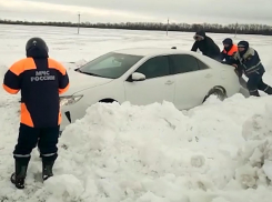 700 машин застряли в снежных заторах. Куда пока не стоит ехать новороссийцам
