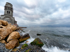 Мигранты на понтонном плоту пытались уплыть прочь из Новороссийска