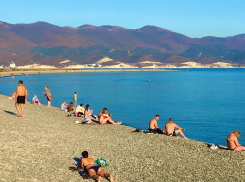 Погода в Новороссийске жаркая, безоблачная, но дважды праздничная