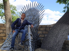 Воевали Таргариены, Старки, Ланнистеры, а достался нам: трон, как в «Игре престолов», теперь в Новороссийске