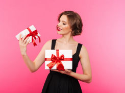 «Квартиру, машину, человеческий отдых», - каких подарков ждут жительницы Новороссийска на 8 марта